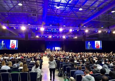 Speaking at the National Achievers Congress in Sydney right before Tony Robbins 1/4